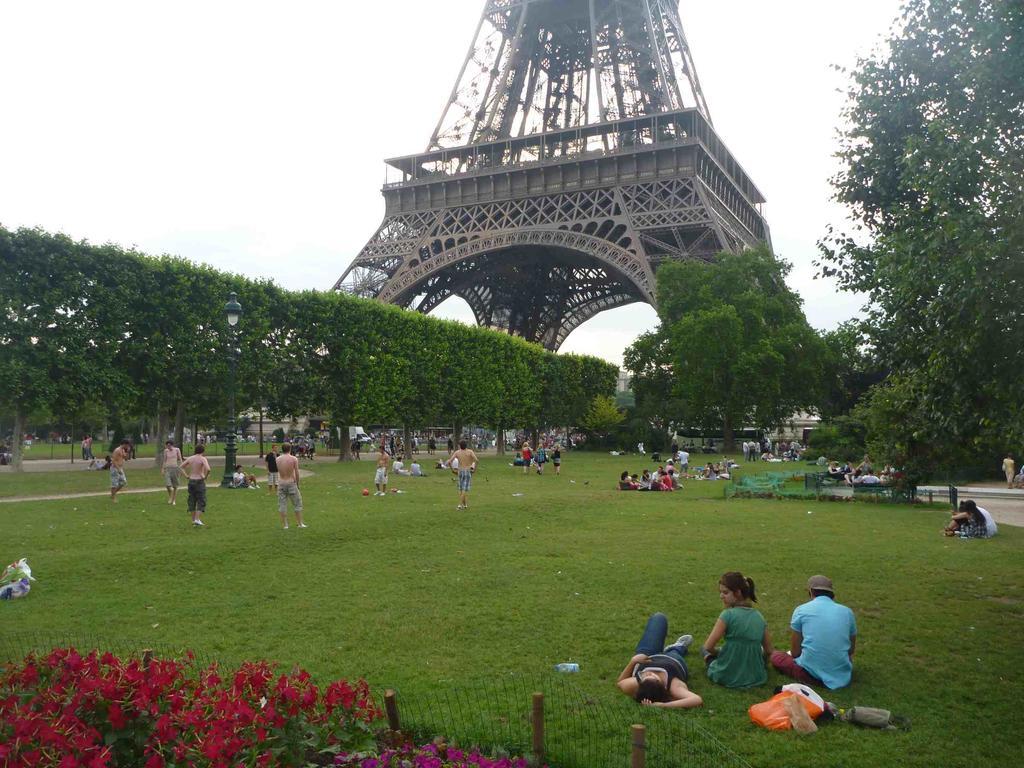 Eiffel Tower Champs De Mars Apartment Paris Ngoại thất bức ảnh